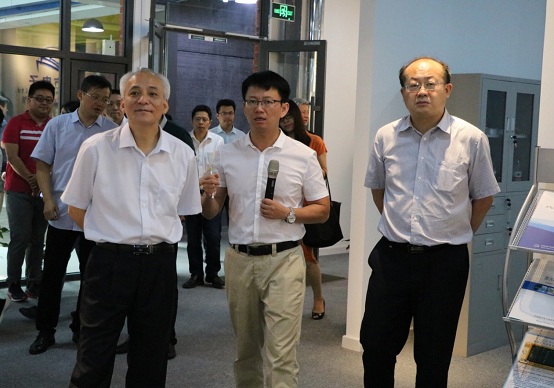湖南省黨政考察團一行到訪山東諾方電子-2.jpg