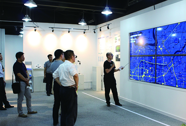 中信所領導參觀考察諾方電子-1.jpg